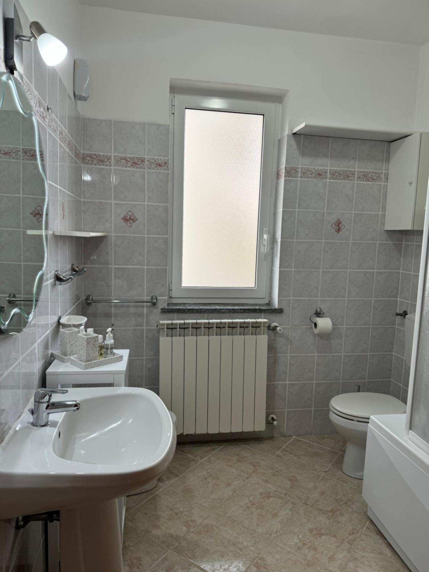 Serravalle Shop&Stay Serravalle Scrivia Ngoại thất bức ảnh