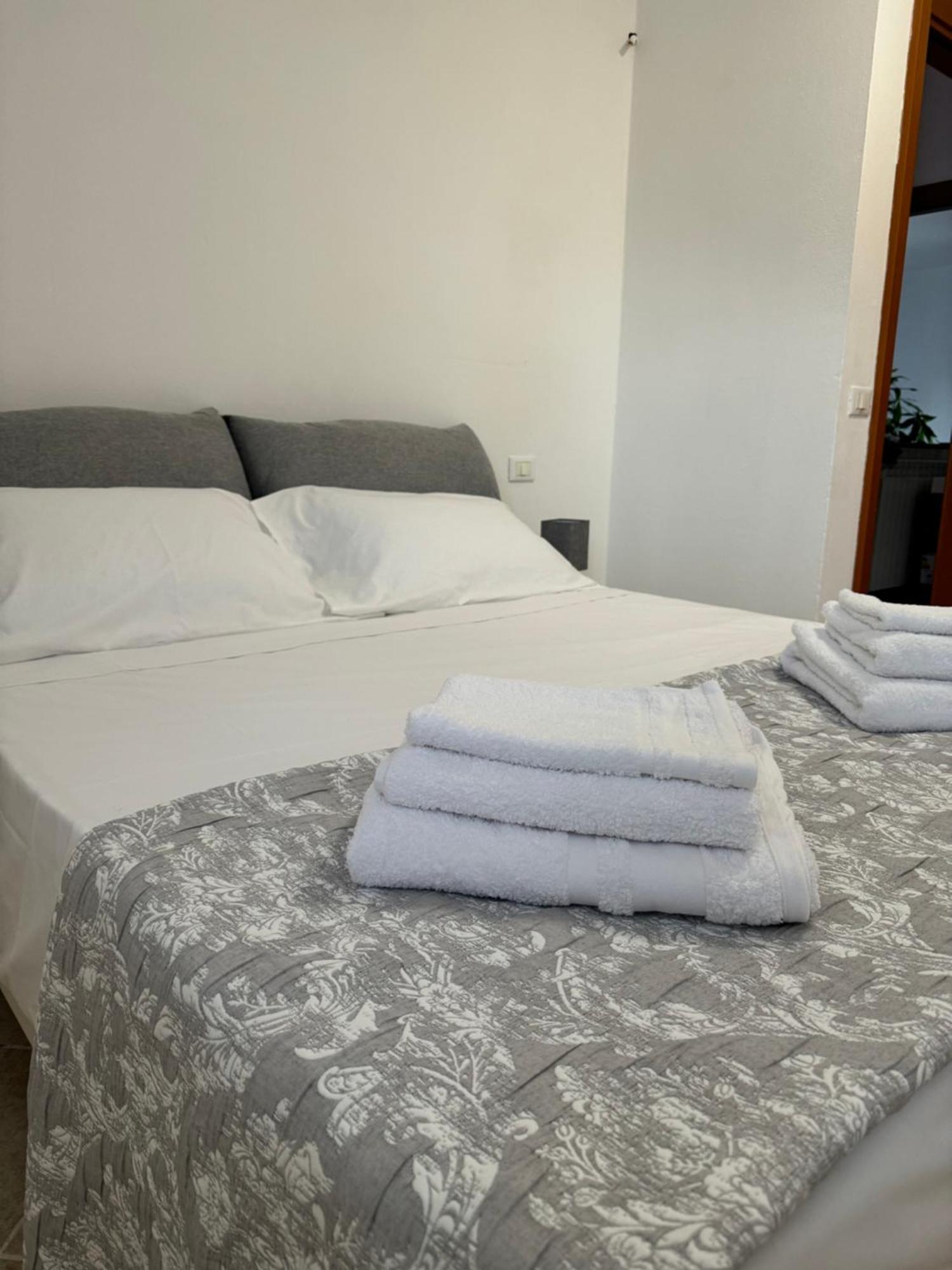 Serravalle Shop&Stay Serravalle Scrivia Ngoại thất bức ảnh